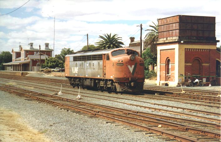
V/Line loco S307 sits shut down in the yard just to the south of Echuca
station.

