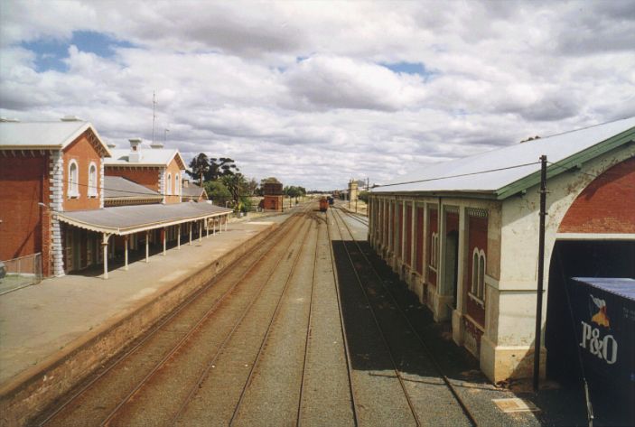 
It's a quiet day at Echuca in this view looking toward Melbourne.
