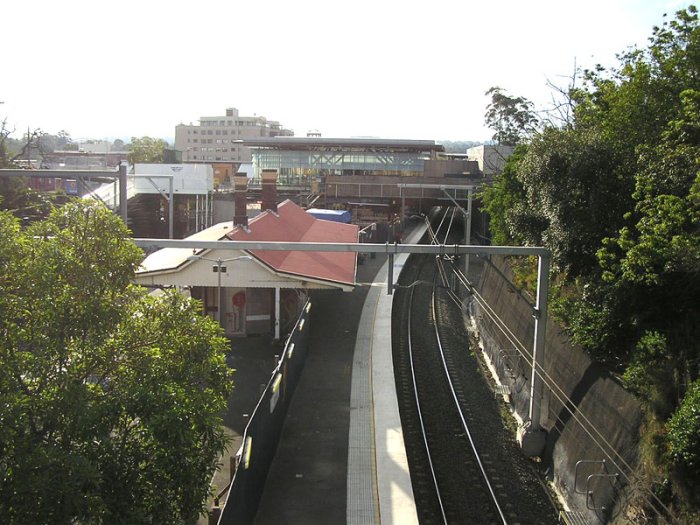 Looking north from Epping Road overpass, showing the citybound platform.