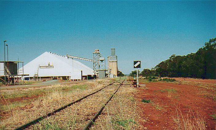 
Looking back towards Weethalle, with not much remaining except the wheat
silos.
