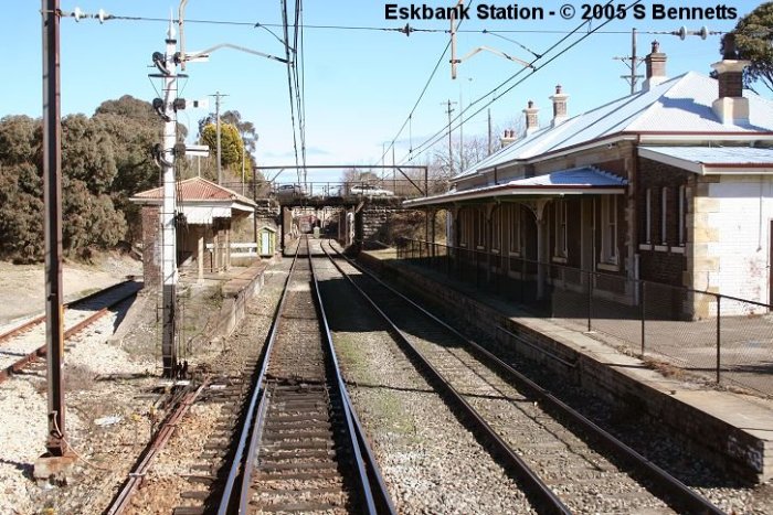 The view from track level of Eskbank Station looking west towards Lithgow station.