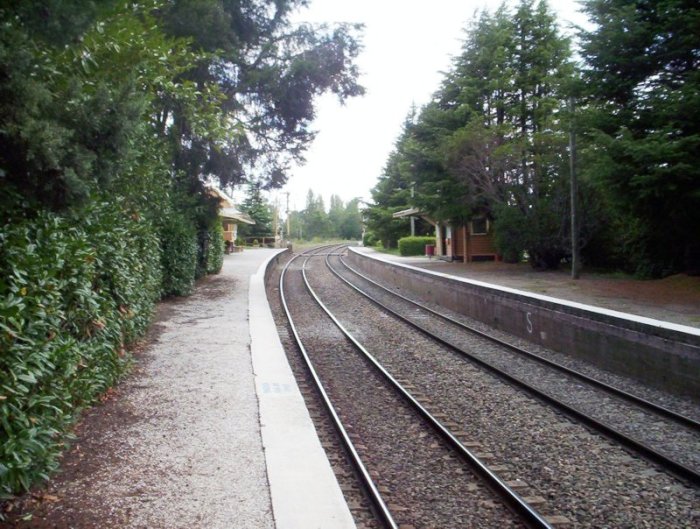 Exeter station as viewed looking back towards Moss Vale. Of note is the dual-height platform on the Up.
