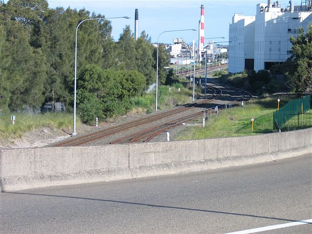 
The down end of the Gelco sidings.  The white building is the Kelloggs
factory, which is served by a number of short sidings.
