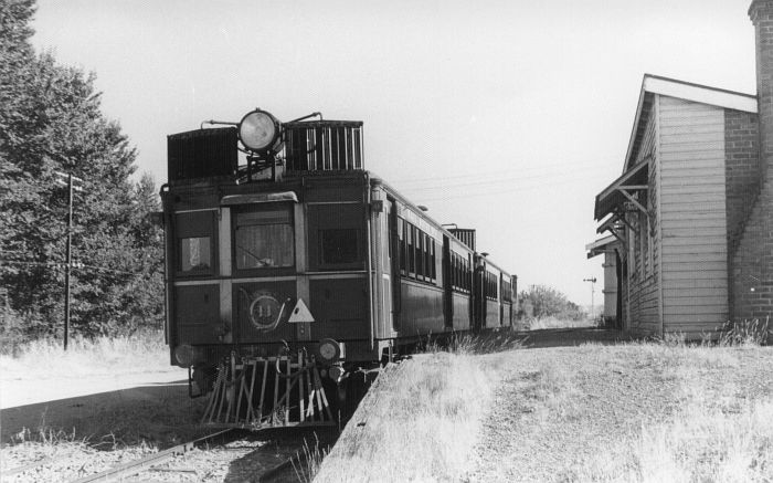 
CPH 11 and 1 stand at Gilmore station.
