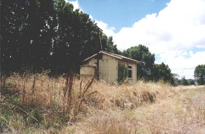 
A closer look of the remaining building on the one time platform looking
towards Tumut.
