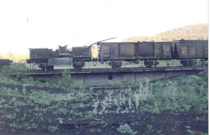 The turntable is being used to store several wagons.