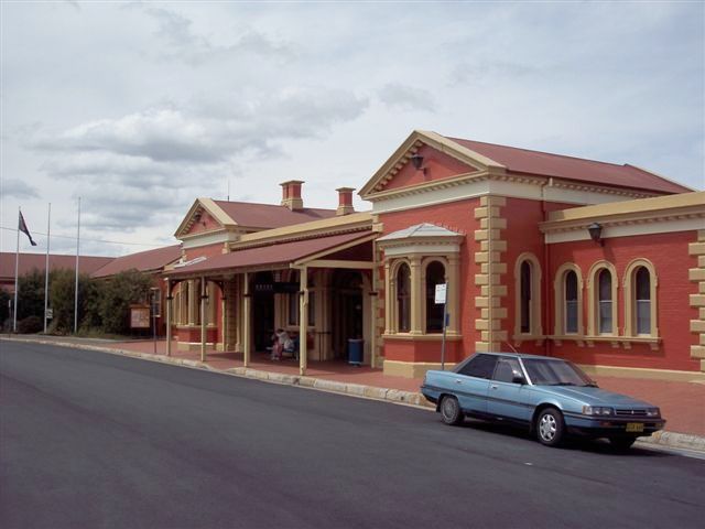
The road-side view of Goulburn Station.
