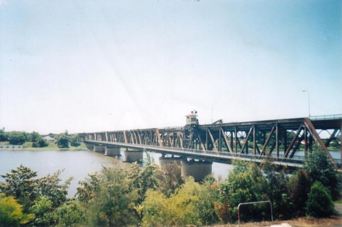 
A view of the Grafton road/rail bridge. This is the view looking north.

