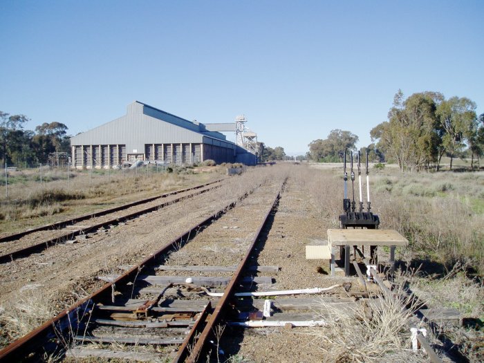 The view looking south towards the silo. The sttock loading bank can be seen on the right hand side of the silo. The turning triangle is out of sight on the right.