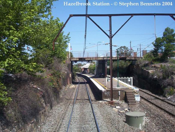 
Approaching the western end of the platforms at Hazelbrook from the front of
an Up service from Lithgow.
