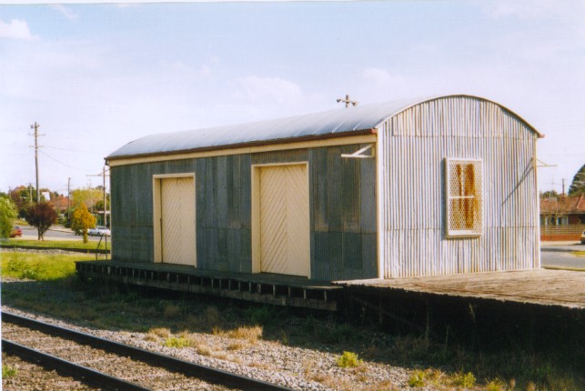 
The goods shed, with it unusual curved roof, and goods platform are still
present and in good condition.
