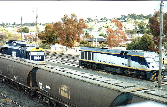
The busy yard is host to CFCLA (former Australian National unit) EL54, as
well as FreightCorp unit 8005 and an unidentified 81 class loco.
