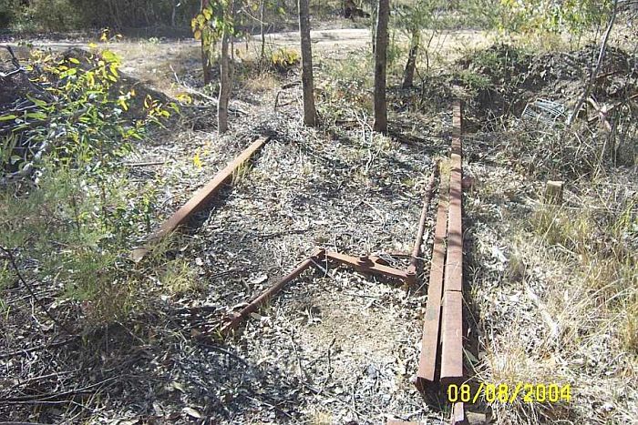 
Some pieces of connecting rods and some point rail.
