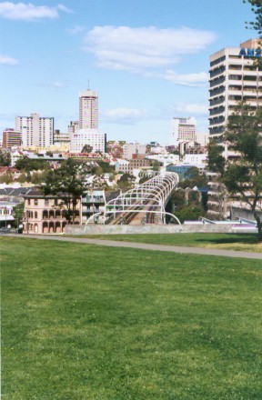 A photo of the Woolloomooloo Viaduct taken from the Domain looking towards Kings Cross.