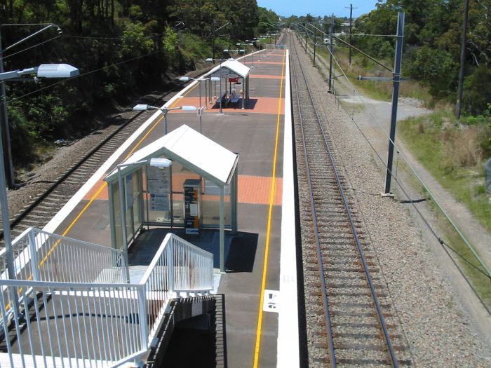 
Kotara island platform looking towards Newcastle.
