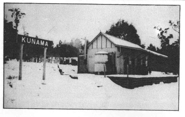 
A photo of Kunama station in 1941, from the book "Batlow in Pictures" by
Peter and Jenny Cash.
Simpson).
