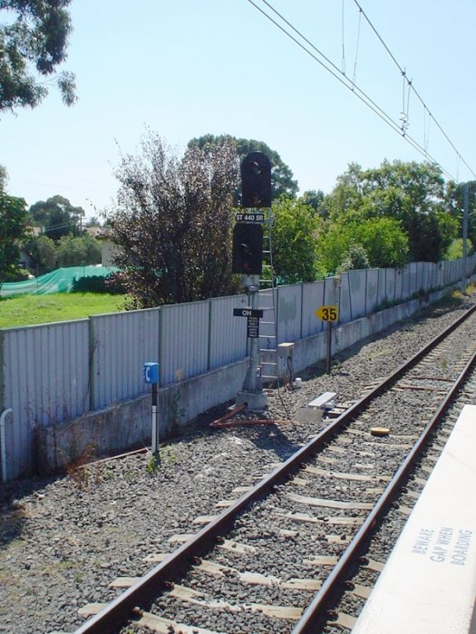 Outer Home Signal ST440 SR on the sprint platform road.