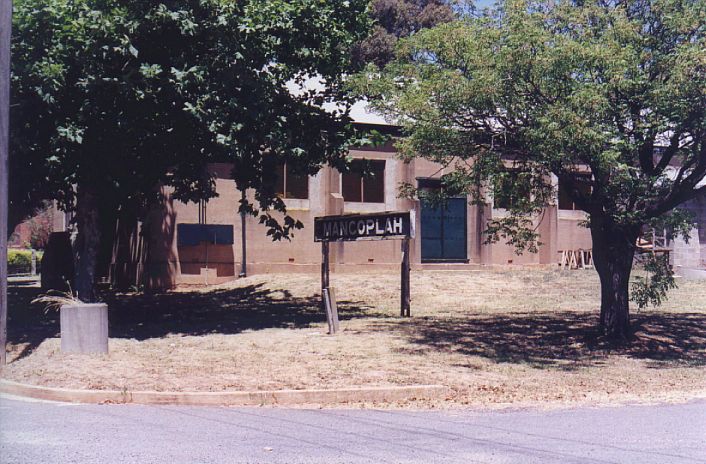 
The station's name board has been re-erected outside the church in the centre
of town (the station lies about 1/2km to the west).
