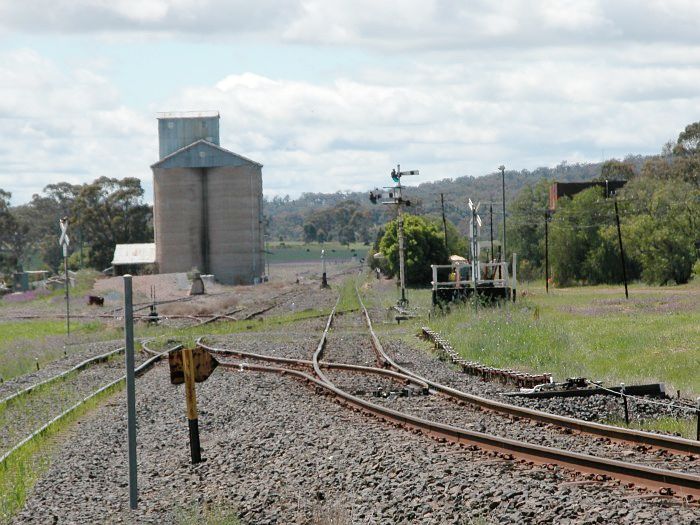 
The junction at Merrygoen.  The branch line to Dubbo is on the left and
the main line to Wallerawang is on the right.
