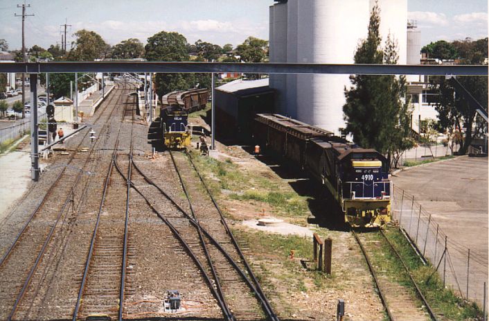
4850 and 4910 combine for the weekly shunt at the flour mills at Merrylands.
