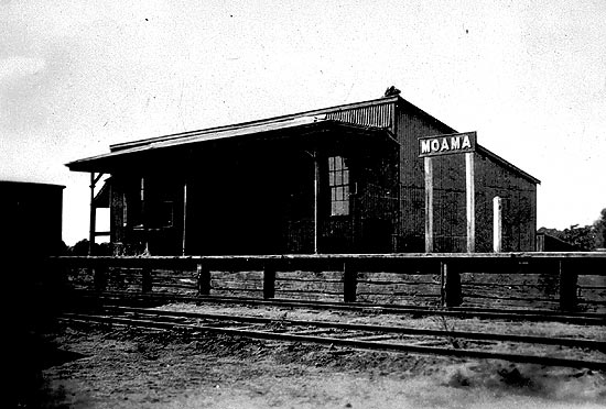 A historic photo of Moama Station.