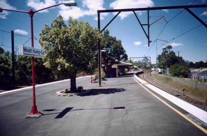 
The view along the platform looking towards Sydney.
