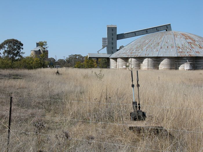 
Apart from the grain facilities, only a pair of lever frames are visible.  The
station was probably located on the left-hand side.
