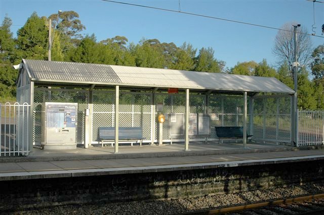 The waiting shed on platform 1 (on the Up).