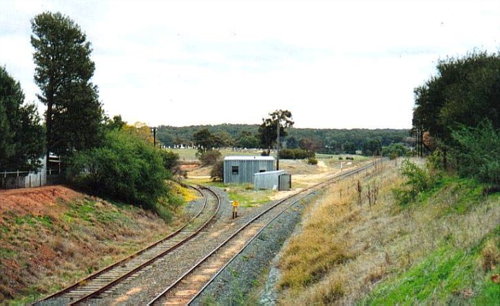 
At the western outskirts of the yard the disused line to Tocumwal branches
off the the left.  The main line once went all the way to Hay, but now
only reaches as far as Wilbriggie.
