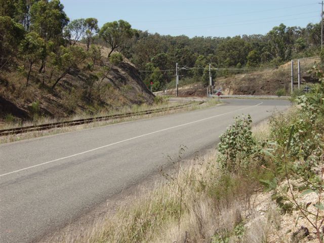 The northern leg of the triangle junction as it curves northward to join the main line a few hundred metres north of Fassifern Station. 