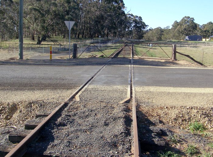 The newly restored level crossing and track where the Oberon line crosses Rutters Ridge Road, to the north of the station.
