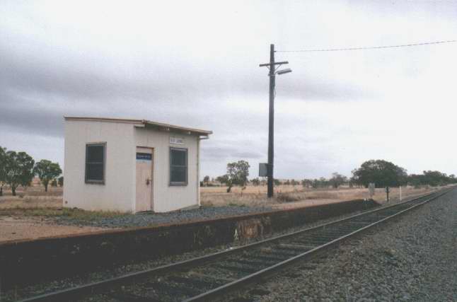 
Another view of the safe working hut and the end of the platform at the
Narrandera end.
