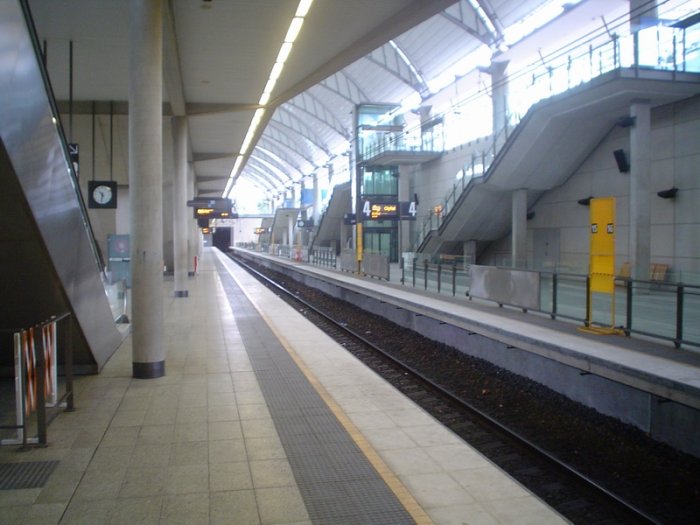 The view looking along platforms 3 and 4 on the Inner Road.