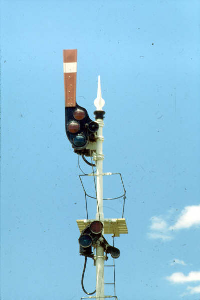 This upper quadrant signal is unusal as it has a flat arm and was located between Oolong and Jerrawa.