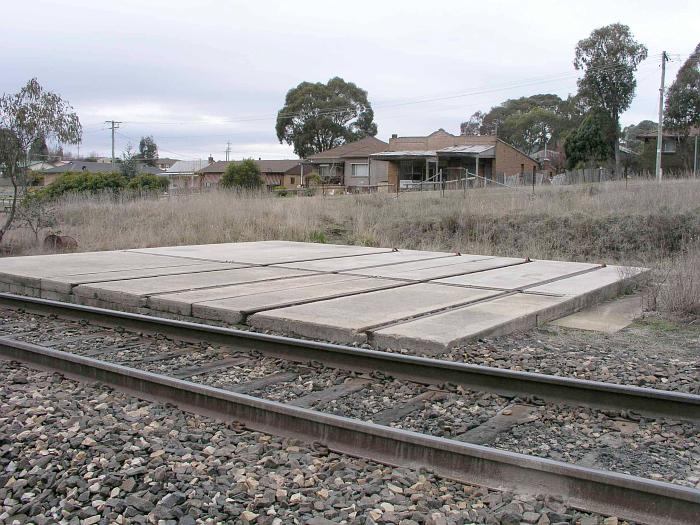 
All that remains at the location is a concrete pad with rails which
served a gangers shed.
