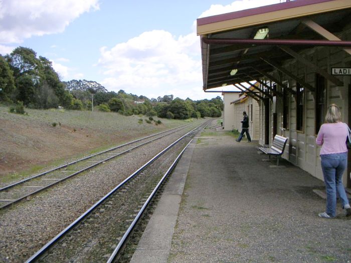 
The vioew looking down along the platform towards Moss Vale.

