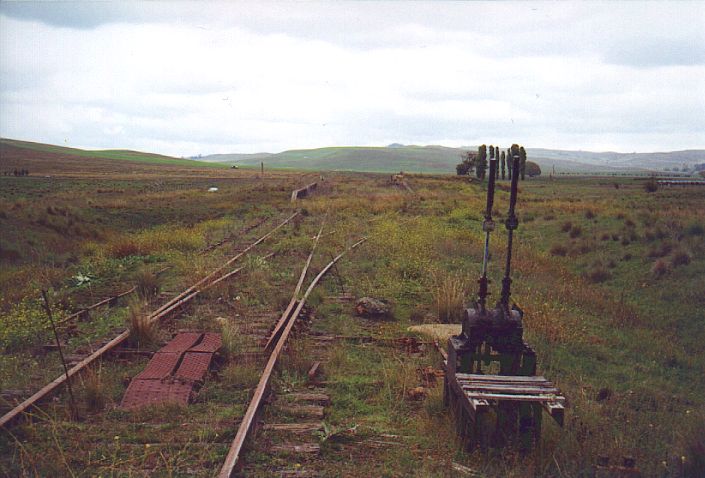 
The view from the north.  The points in the foreground diverge to the goods
platform on the right.
