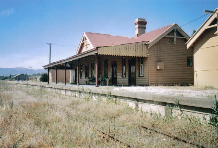 The view looking along the platform in the direction of Sydney.