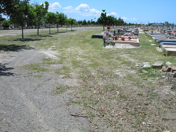 
The rails are just visible through the grasss as the line curves towards
the station.
