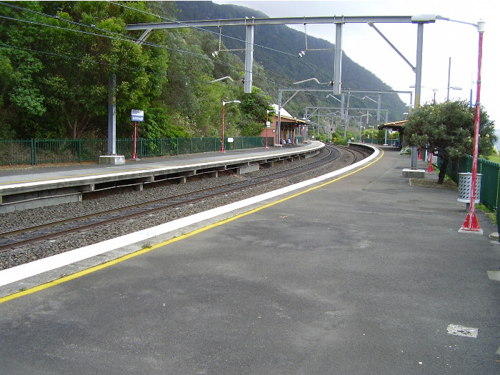 The view from the down platform at Scarborough station looking toward Sydney.