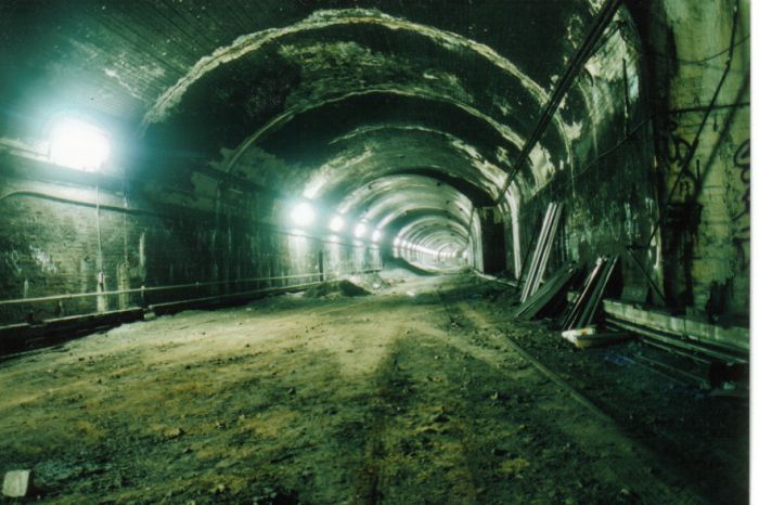 
A view of the abandoned terminating roads tunnel, to the north of the station.
