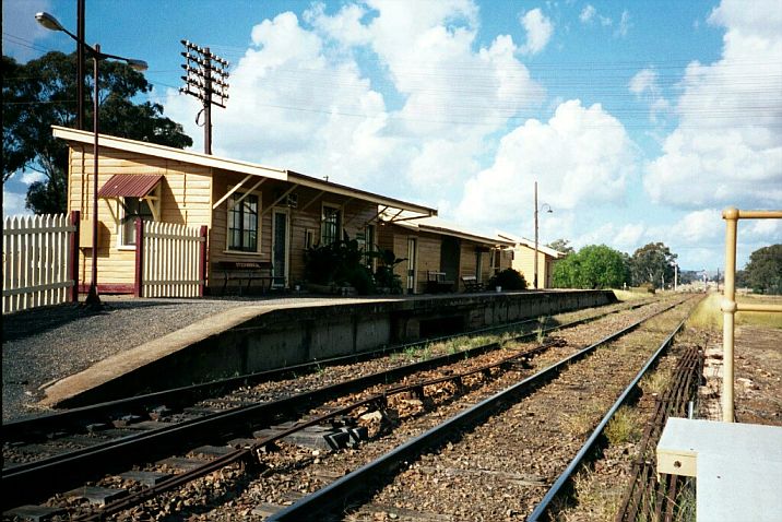 
The platform and station, looking in the direction of Cootamundra.  The
station shares its unusual architecture with Canowindra.
