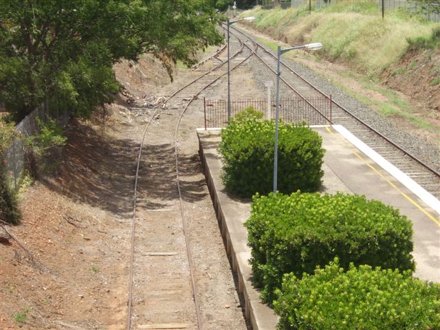 It appears that the track serving the dock platform is still connected. Looking in the direction of West Tamworth and Sydney.