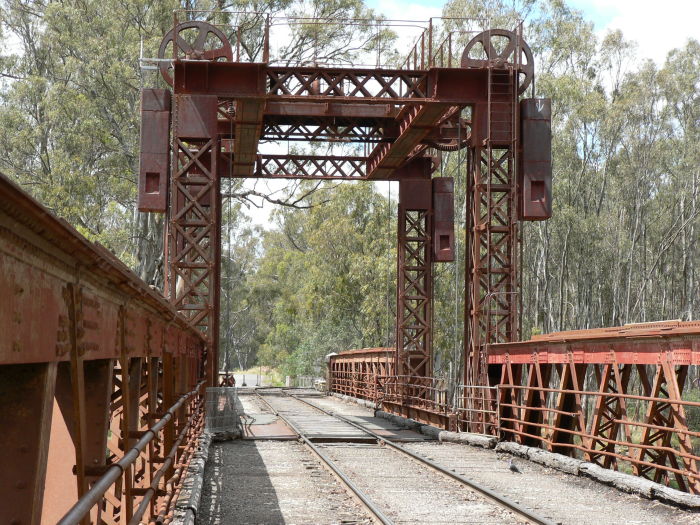 A closer view of the bridge superstructure.