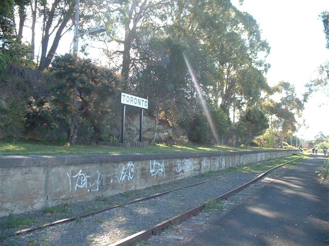 
The up end of the station, looking towards Fassifern.
