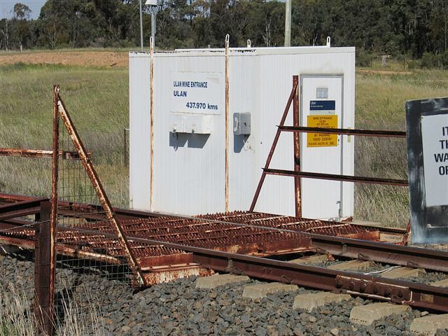 
The hut controlling the Ulan Mine entrance level crossing.
