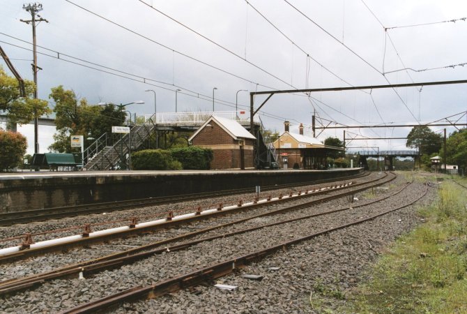 
A view of Valley Heights station, looking in the direction of Sydney.
The tracks from left to right are the Down Main, Down Refuge Siding,
Engine Loop and Coal Storage Siding (just visible in distance).
