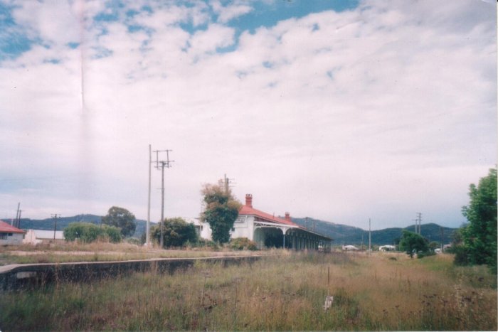 The view of the New South Wales platform at Wallangarra, viewed from the NSW end.