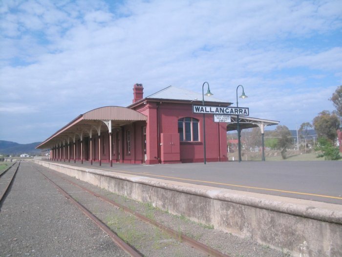 The view looking north along the "Queensland" side of the platform.