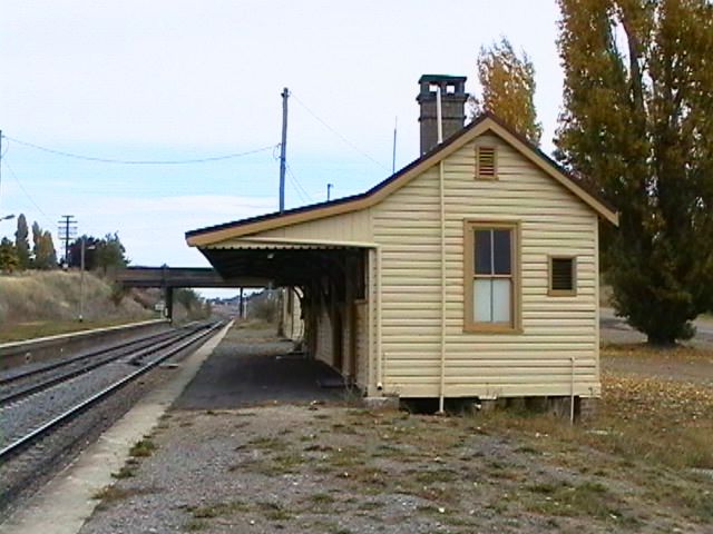 
The view looking along the up platform towards Albury.
